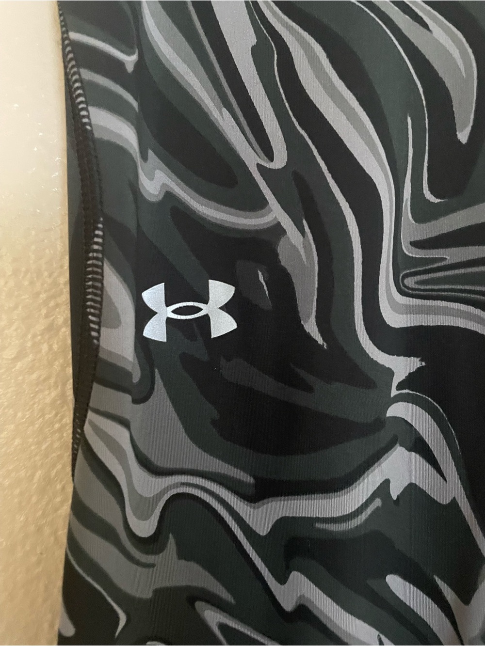 Under Armour Women’s Black Marble Print High-Rise Crop Leggings size Medium - Picture 6 of 13